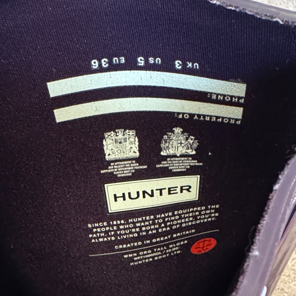 Hunter Tall Gloss Rain Boots in Purple with Cream Fleece Inserts - Picture 5 of 7